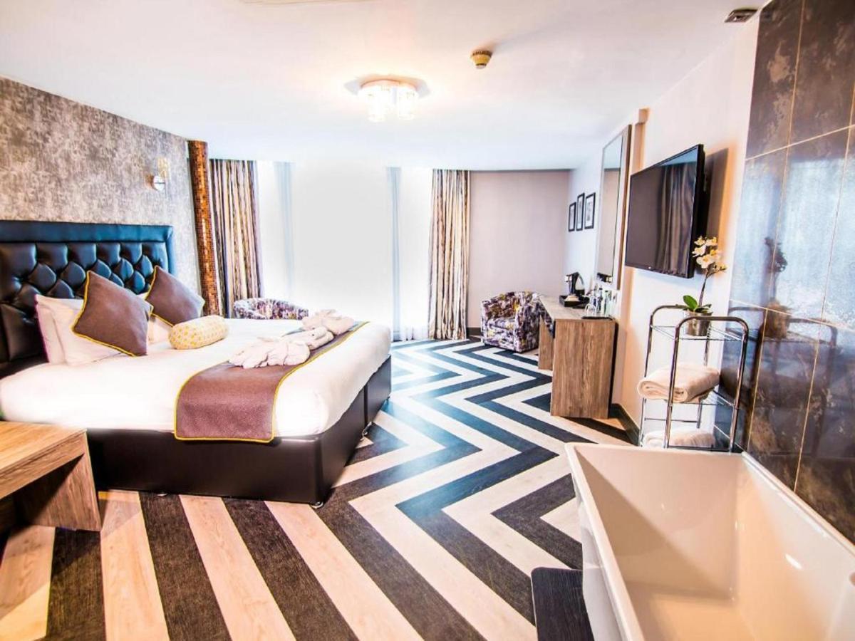 The Grand Hotel Swansea Room photo